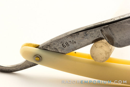5/8" The Grelot 68 5/8 Hospital Medaille D'or Straight Razor | France