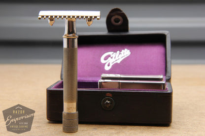 Gillette 1908 Single Ring Old Type Script Logo Set in Leather Case w/ Blade Banks