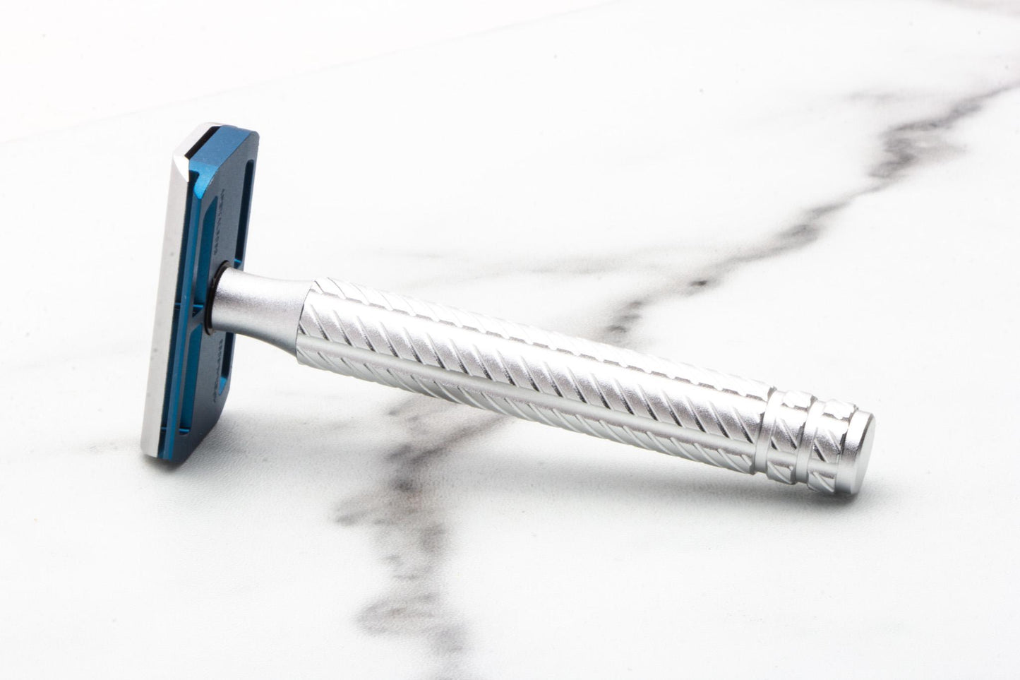 Aylsworth Razor | APEX-AL - Aircraft Silver Electric Blue - Classic V2