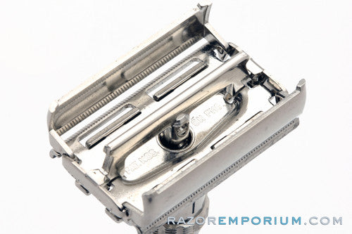 1969 Gillette Super Adjustable 84 Safety Razor O1