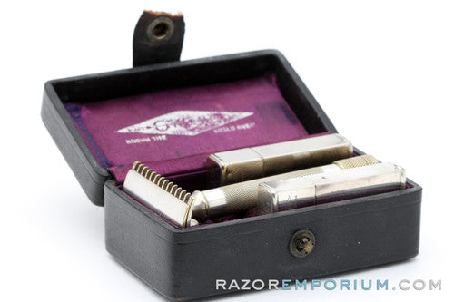 1922 Gillette Single Ring Old Type DE Razor Set in Leather Case with Blade Banks