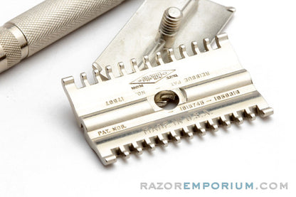 1930s Gillette 'NEW' Long Thin Bar Handle Short Comb DE Safety Razor