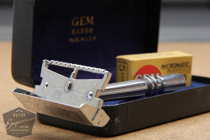 Gem 1940's Micromatic Clog Pruf Single Edge Safety Razor w/ Black Leather Case - Mint