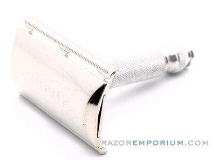 1967 M4 Gillette Travel Tech Double Edge Safety Razor