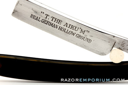 5/8" T. The Aiku'M No. 60 Straight Razor w/ Case | Tokyo