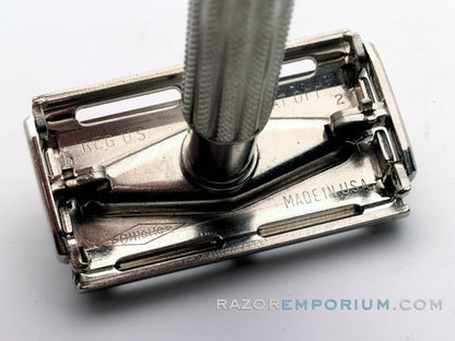 1958 D2 Gillette TV Super Speed Razor Set in Original Red Case w/ Blueblades