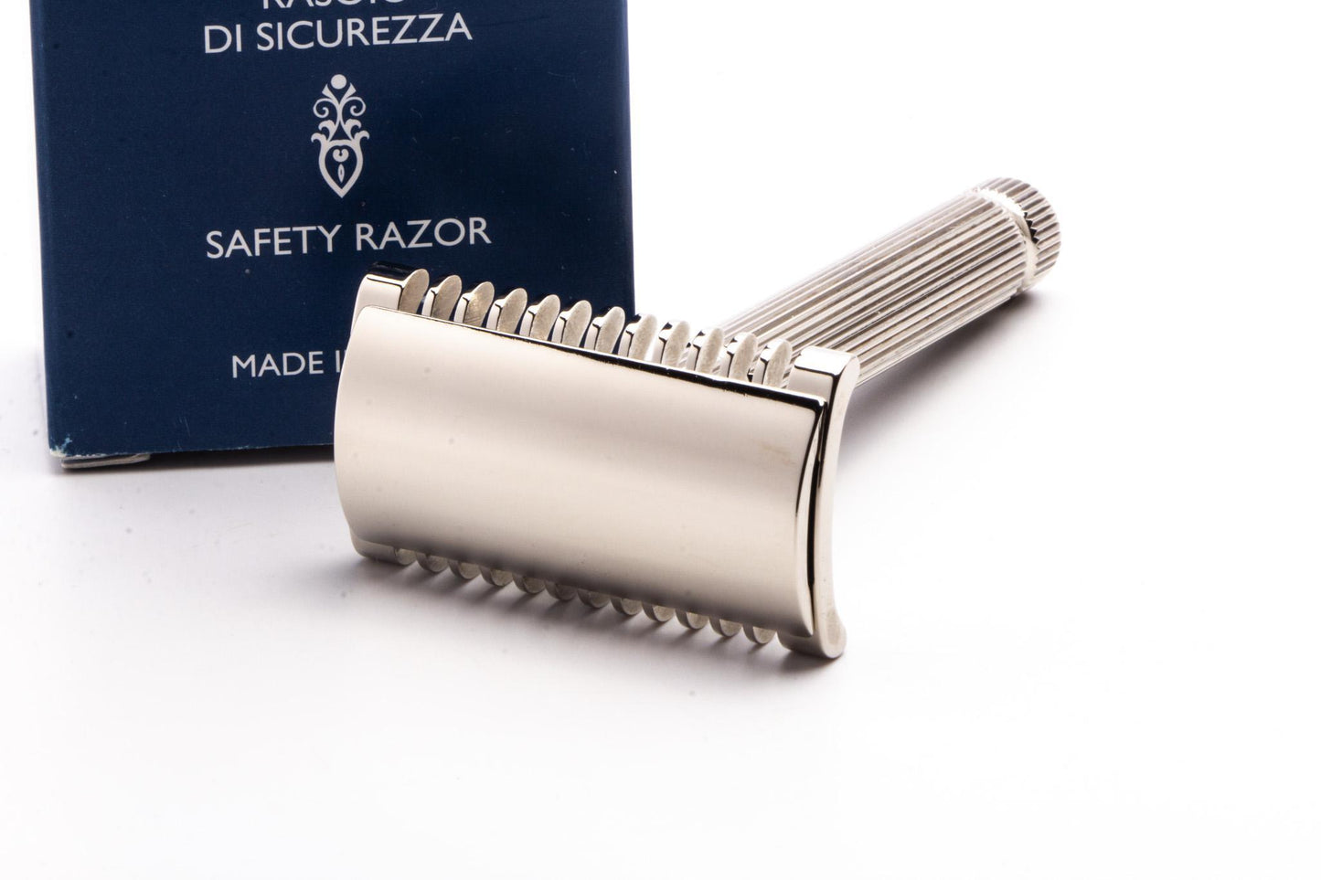 Fattip | Piccolo Chrome Three Piece Double Edge Safety Razor