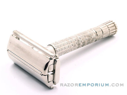 1954 Z4 Gillette  Regular Flare Tip Super Speed Safety Razor Set w/ Case & Blade Bank