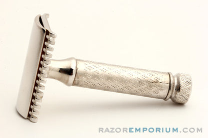 1926 Gillette Silver New Improved Style Travel (DE) Safety Razor Set w/ Blade Bank & Case