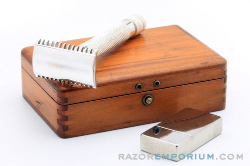 1920 Gillette Big Fellow Double Edge Safety Razor Set in Wood Box - Excellent