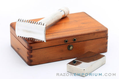 1920 Gillette Big Fellow Double Edge Safety Razor Set in Wood Box - Excellent