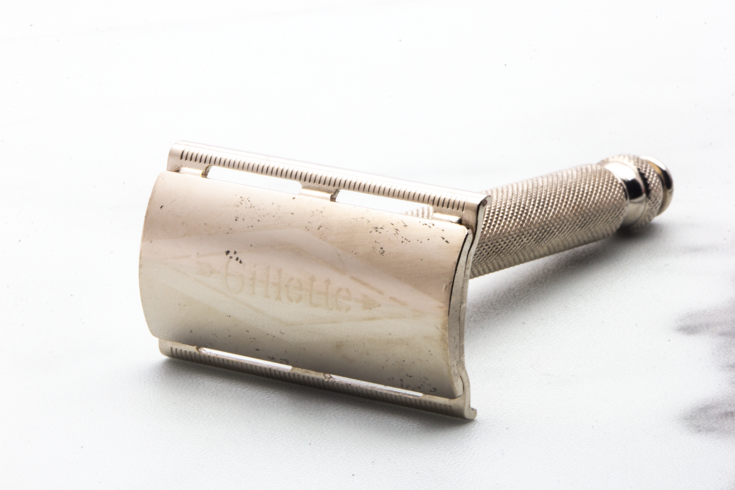 1962 H2 Gillette Ball End Tech DE Razor in Original Red Box w/ Blades | Original Condition