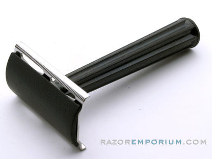1972 S Gillette Ball End Tech Safety Razor w/ Black Handle & Case