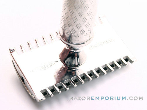1930's Gillette De Luxe New Improved Norfolk Tuckaway DE Safety Razor