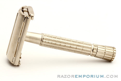 1959 E1 Gillette  Regular Flair Tip Super Speed Safety Razor Set w/ Case & Blade Bank