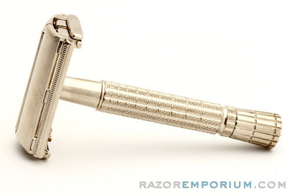 1959 E1 Gillette  Regular Flair Tip Super Speed Safety Razor Set w/ Case & Blade Bank