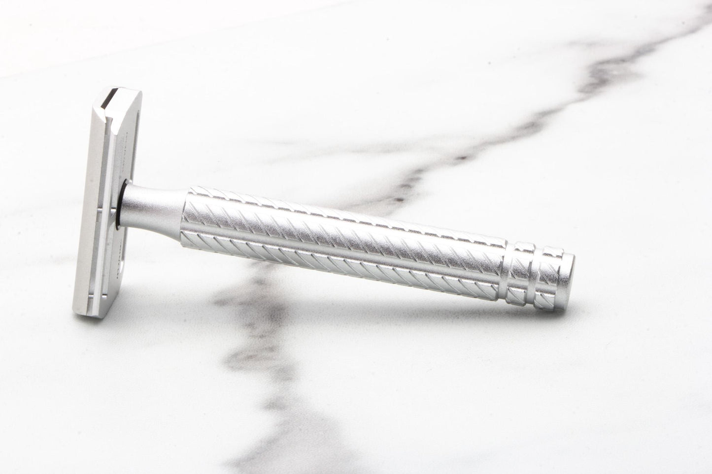 Ayslworth Razor | APEX-AL Double Edge Safety Razor - Aircraft Silver Classic V2