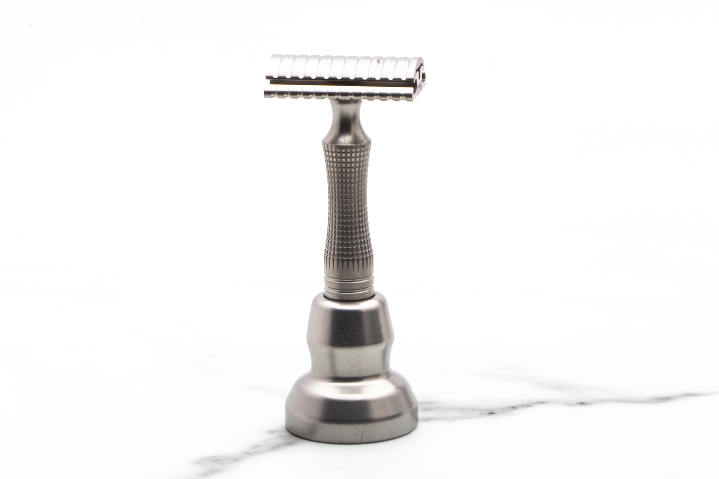 Timeless Razor | Titanium Scalloped .095mm Baseplate With Crown Handle & Stand