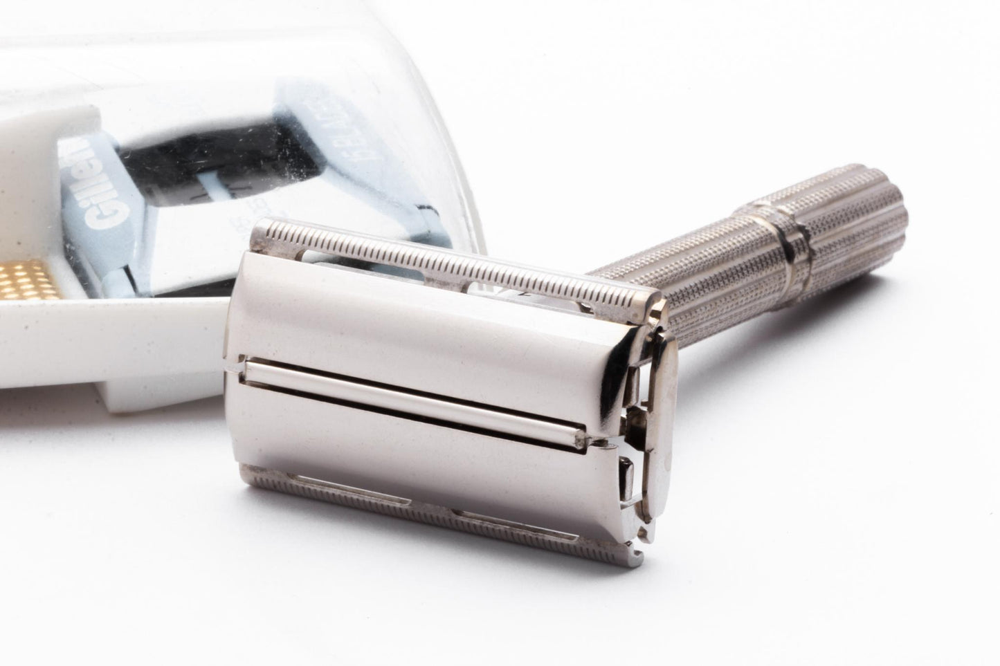 1966 L4 Gillette Slim Adjustable Double Edge Safety Razor Set |  Original Condition