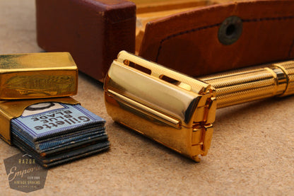Gillette 1940's Regent Tech / Aristocrat w/ Case and Original Blade Bank