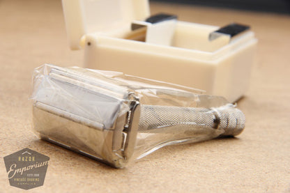 Gillette 1940's British Aristocrat Junior Safety Razor in Box  - Mint