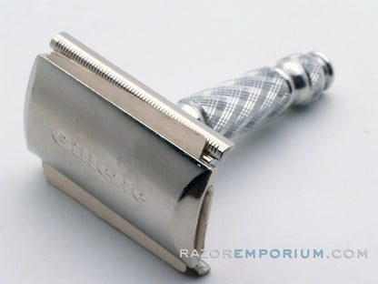 1970 P3 Gillette Ball End Tech Travel Spiral Handle Razor w/ Case