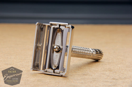 Gillette 1956 Regular Flair Tip Super Speed Safety Razor w/ Case