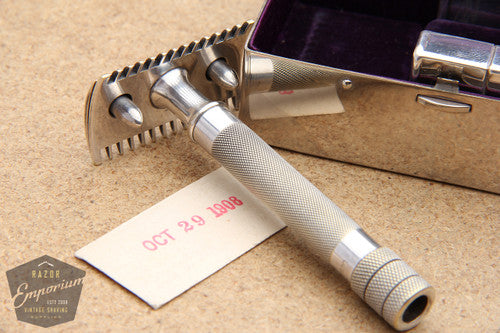 Gillette 1908 Single Ring Old Type Set in Metal Case w/ Blade Banks MINT