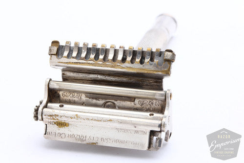 1940's Valet Auto Strop Razor Set in Black Leather Case