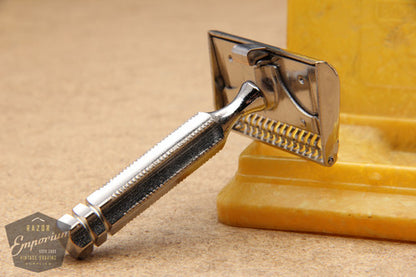 Ever-Ready 1912 Style Single Edge Safety Razor in Yellow Bakelite Snap Case