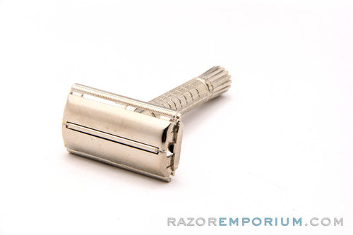 1965 Gillette K4 Flair Tip Super Speed Safety Razor Vacation & Travel Kit