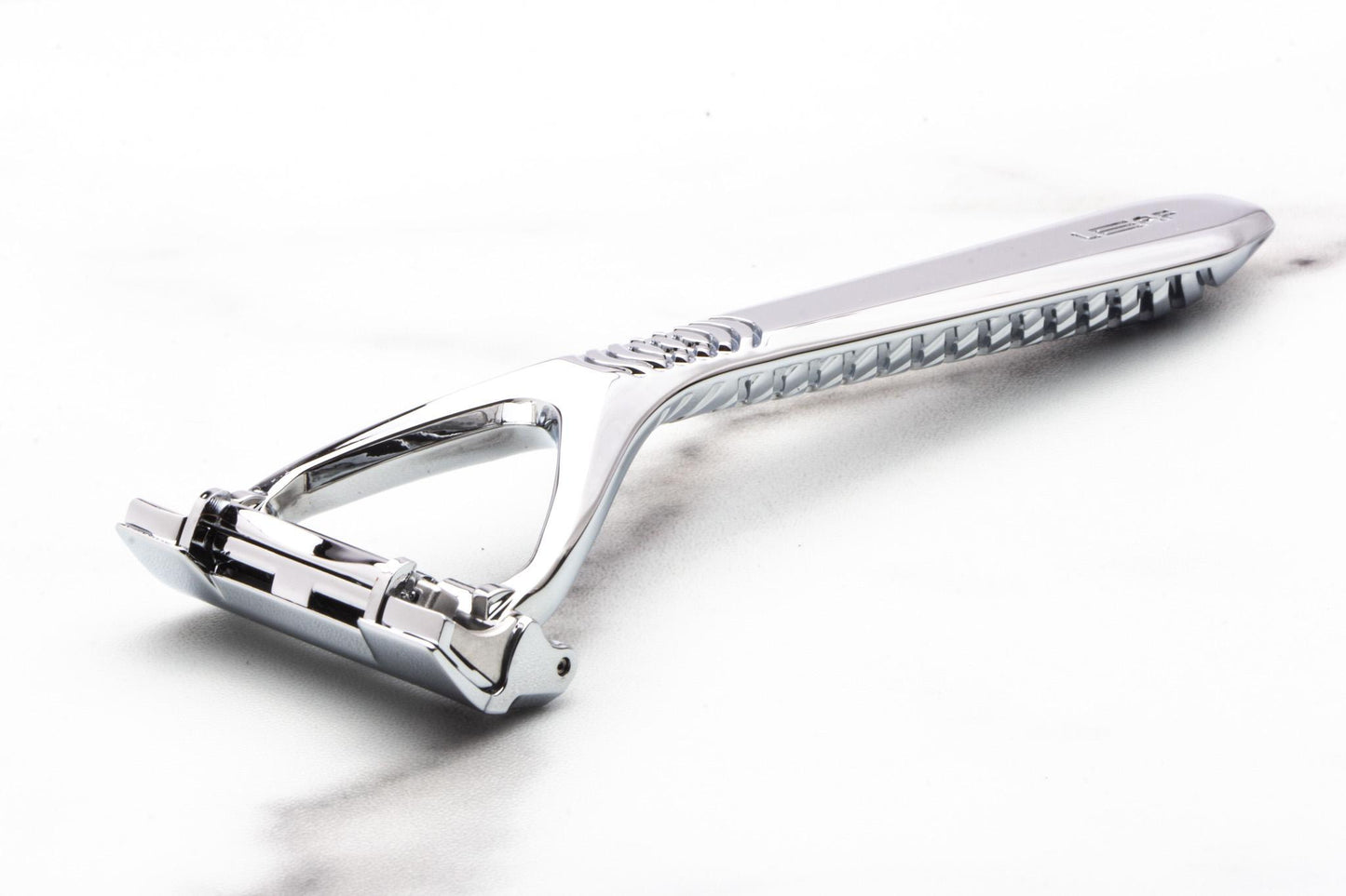 Leaf Two Razor | Double Blade Pivoting Razor - Chome