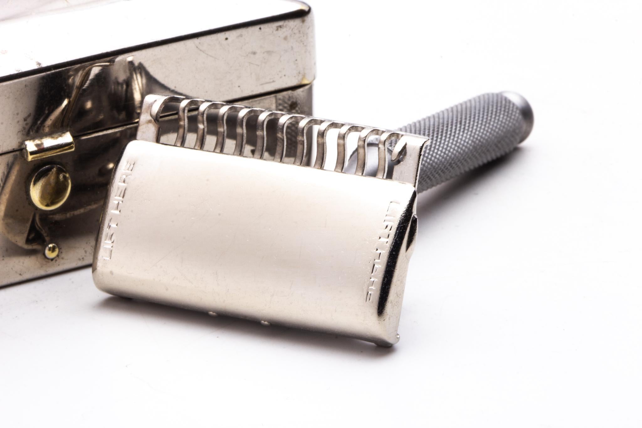 1930's Ever Ready Single Edge Safety Razor Set with Metal Case & Blade ...