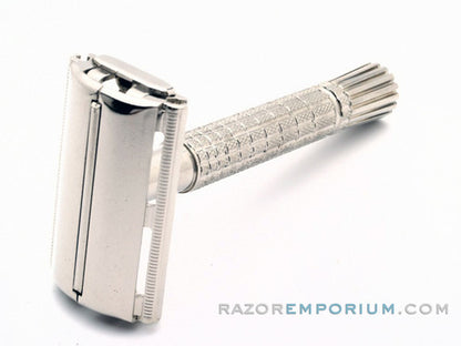 1966 Gillette L1 Flair Tip Super Speed Safety Razor Vacation & Travel Kit