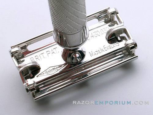 1948 Gillette British Aristocrat No. 21 Safety Razor w/ Case & Bladebank