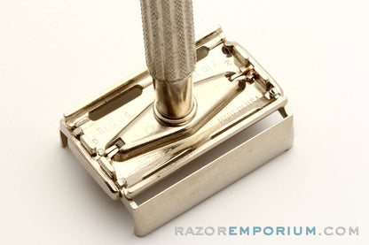 1958 D2 Gillette TV Super Speed Razor Set in Original Red Case w/ Blades