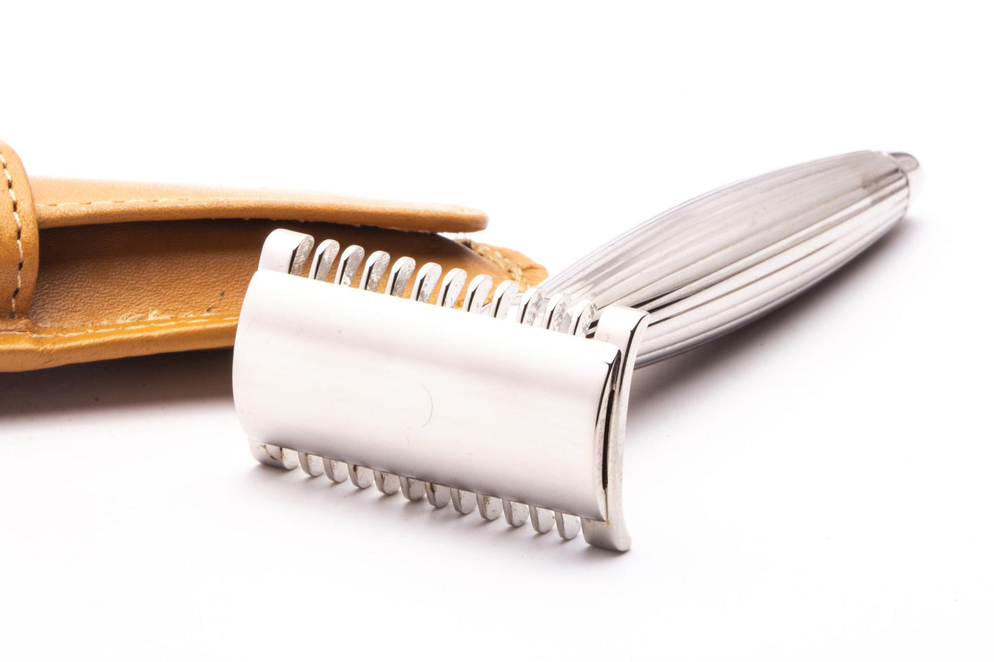 Unbranded | Three Peice Slant Double Edge Safety Razor With Travel Case