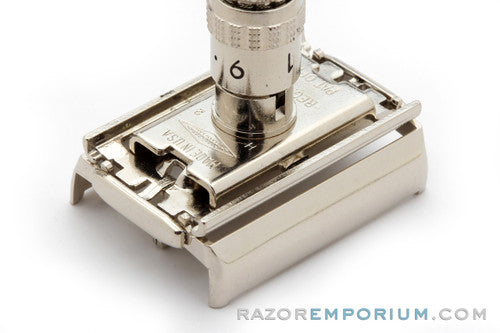 1962 Gillette Slim Adjustable Double Edge Safety Razor Set H2