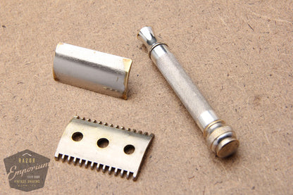Gillette 1920's Basketweave Pocket Edition - Old Type Ball End (DE) Razor Set