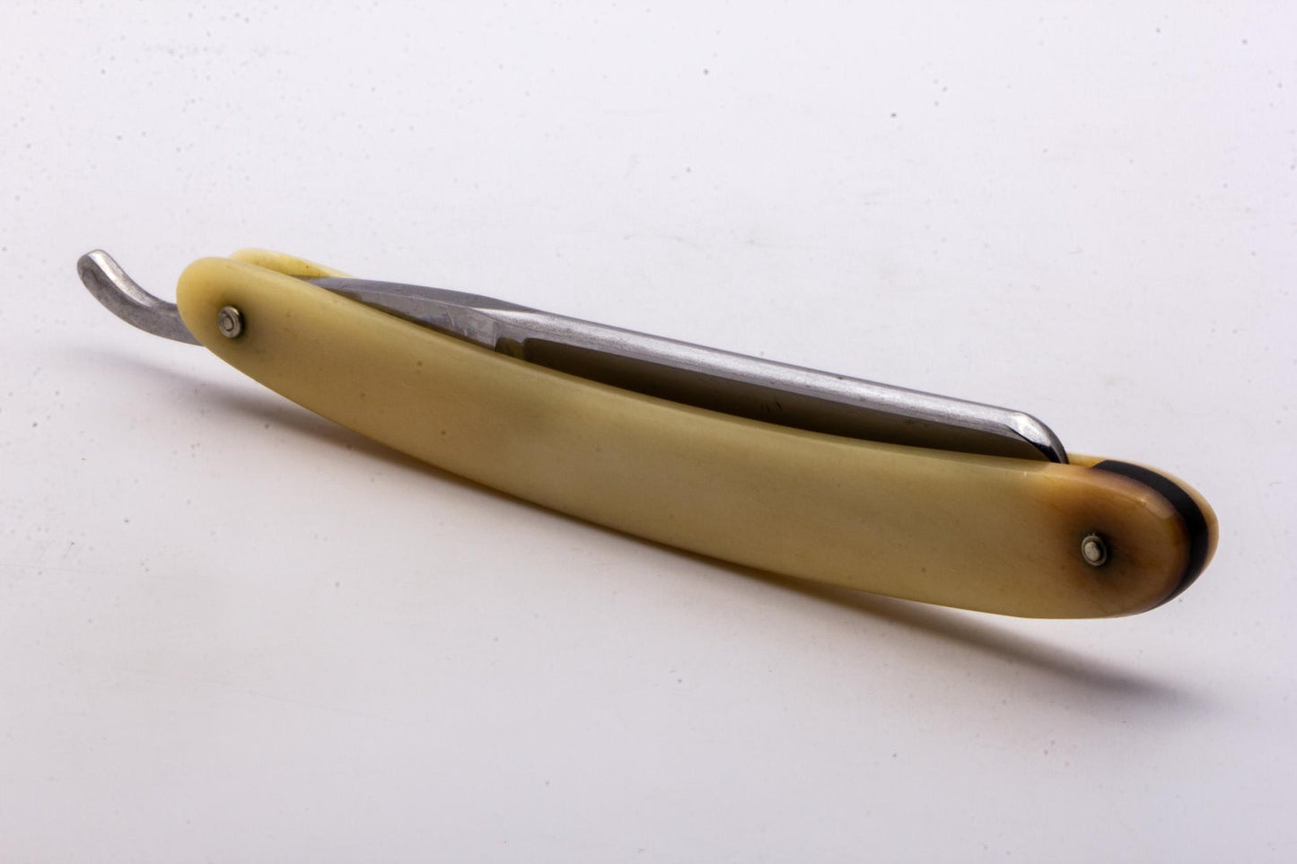 Vintage Restored | 5/8" Boker  Rasiermesser Edelweiss With Blonde Horn Scales