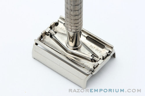 1966 Gillette L3 Flare Tip Super Speed Safety DE Razor