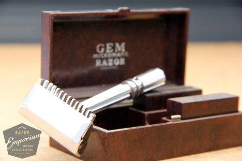 Gem 1930's Micromatic Single Edge Razor in Art Deco Case / Brown