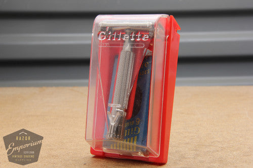 Gillette 1958 TV Super Speed Razor w/ Red Case - D1