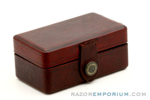 1907 Gillette Single Ring Old Type Script Logo Set in Leather Case w/ Blade Banks & Original Box