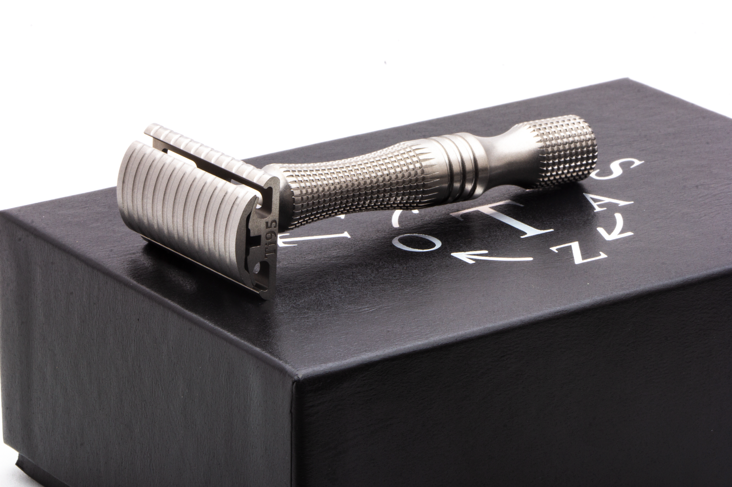 Timeless Razor | Titanium Scalloped .095mm Baseplate With Crown Handle & Stand
