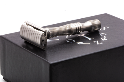 Timeless Razor | Titanium Scalloped .095mm Baseplate With Crown Handle & Stand