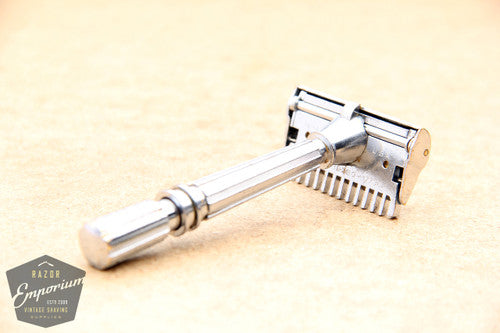 Gem 1930's Micromatic Single Edge Razor in Art Deco Case / Brown