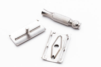 1951 Gillette Travel Tech DE Safety Razor W1