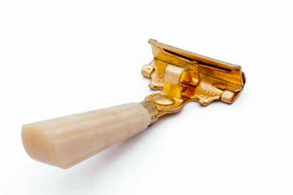1950s Schick Injector Butterscotch Bakelite Handle