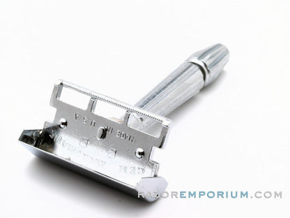 1950's Gem Micromatic "Bullet Tip" Single Edge Safety Razor w/ Box & Injector
